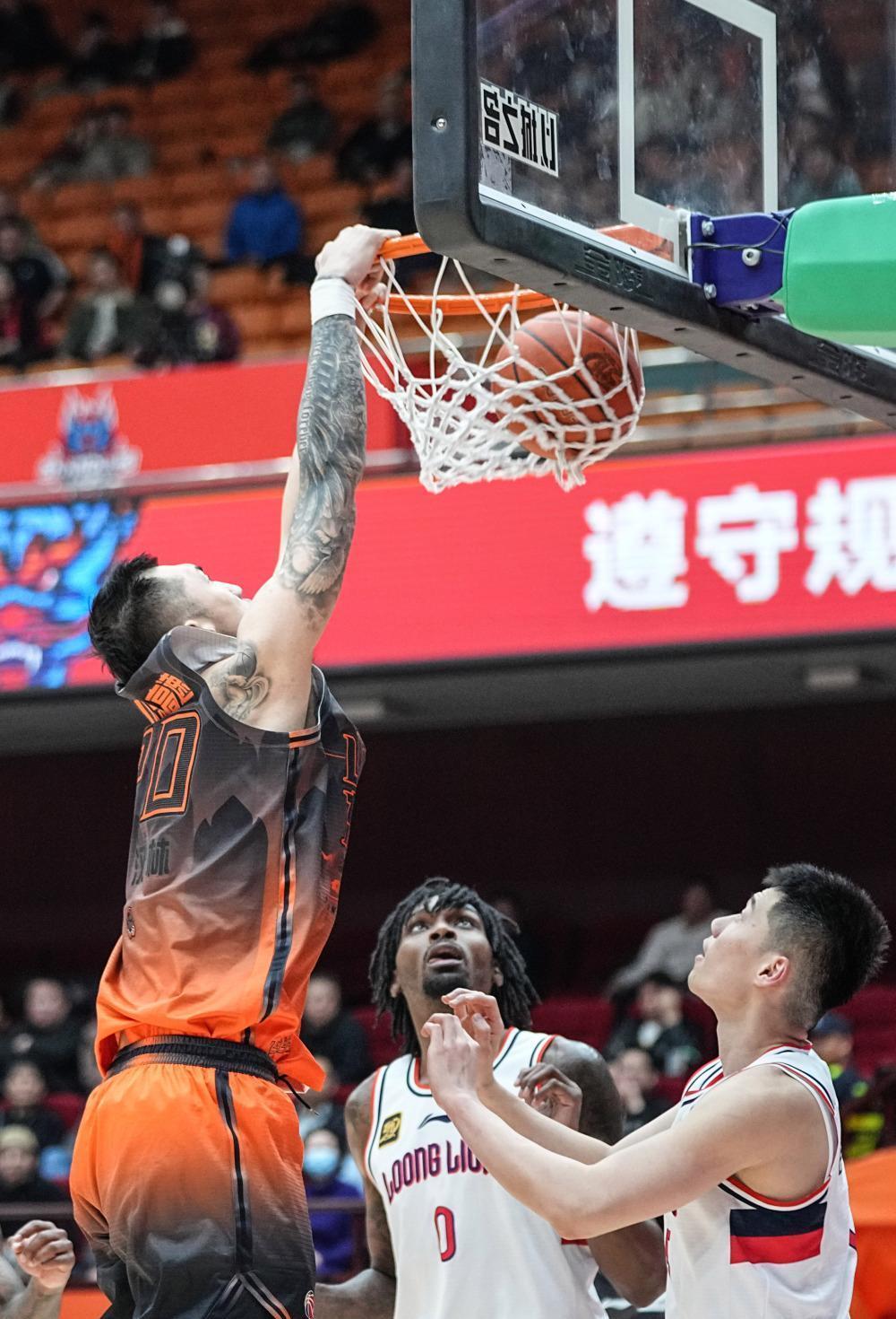 包含清晨山东男篮调整名单以备CBA常规赛，战术微调环节打磨，赛场秩序良好，纪律约束更严格的词条